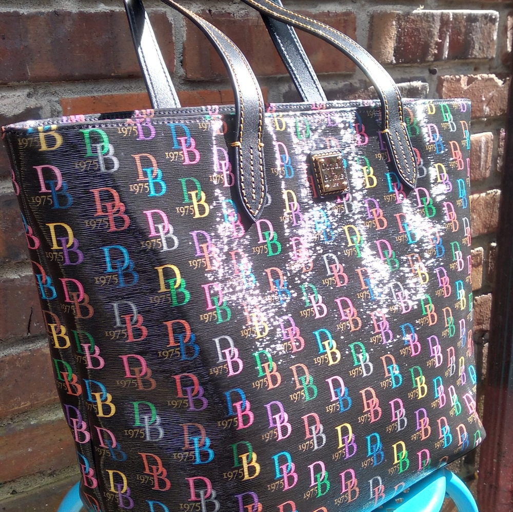 Dooney & Bourke large Multi Shopper